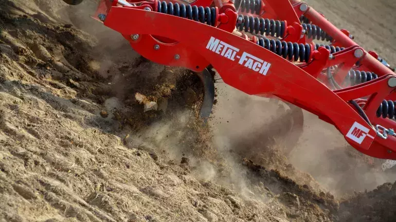 Культиватор стерневой Metal-Fach U-818/3 3,0 м. с болтовой защитой